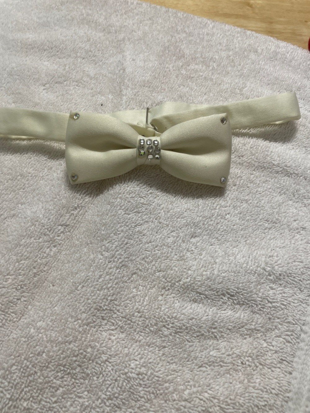 Cream Bow Accent Belt with Center Rhinestones